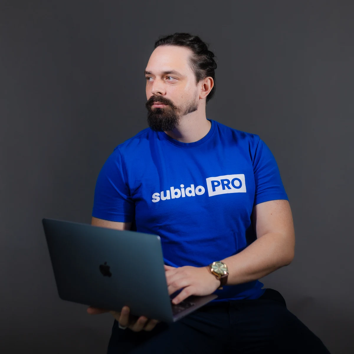 Wilson Langer com camiseta azul do Subido PRO